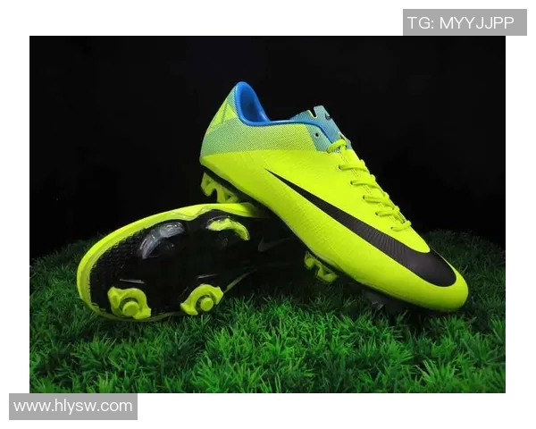 耐克碎钉足球鞋助力球场表现提升,尽享舒适与灵活的完美结合